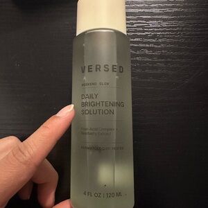 Versed Daily Brightening Solution - Gray and Cream